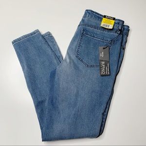 NEW Buffalo David Bitton Aubrey MidRise Capri Jean